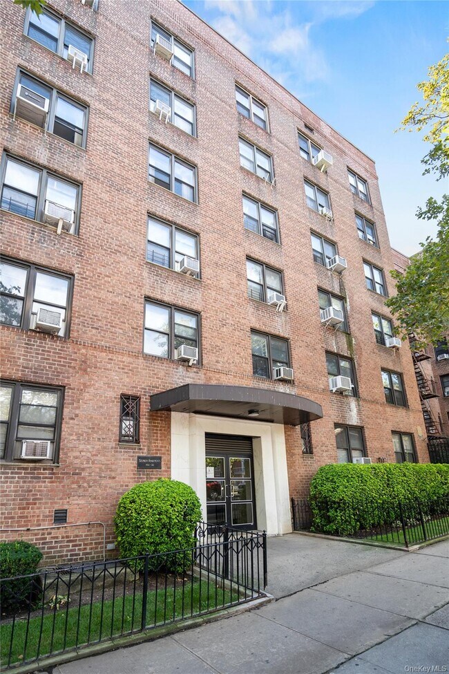 Building Photo - 102-32 65th Ave
