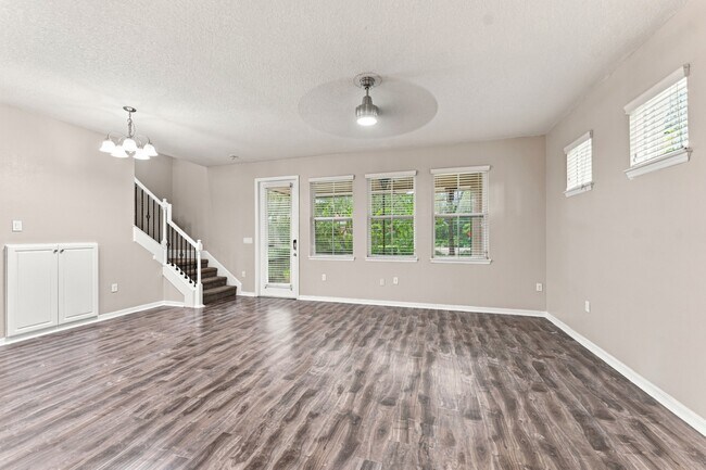 Building Photo - Stunning 3 BR + LOFT / 2.5 BA/ 2-Car-Garage Townhome in GATED community!