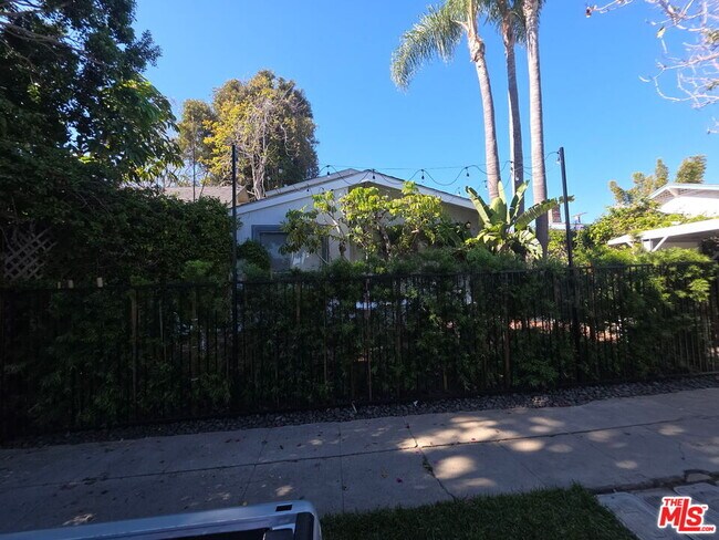 Building Photo - 525 Broadway St