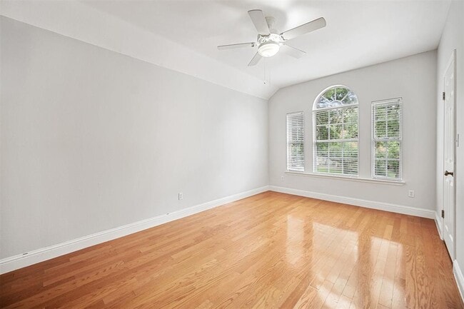 Building Photo - 1215 Boerne Dr