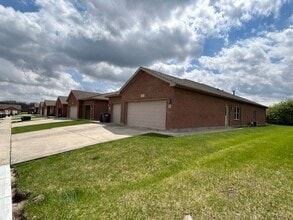 Building Photo - Modern & Spacious 3-Bedroom Ranch Condo!