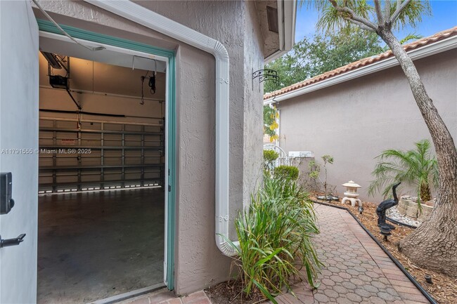Building Photo - 2561 E Aragon Blvd