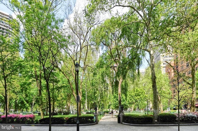 Building Photo - 1810 Rittenhouse Square