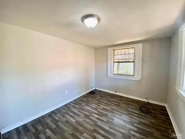 Building Photo - 510 N Q St