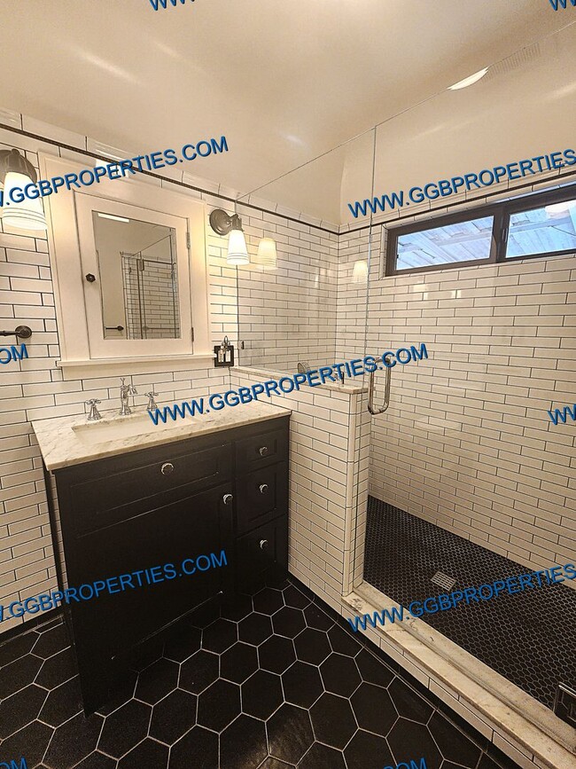 Building Photo - Come See this SAT! 06/27/26 - Live the Belmont Shore Lifestyle! Spanish 2 Bedroom / 1 Bath Home w...