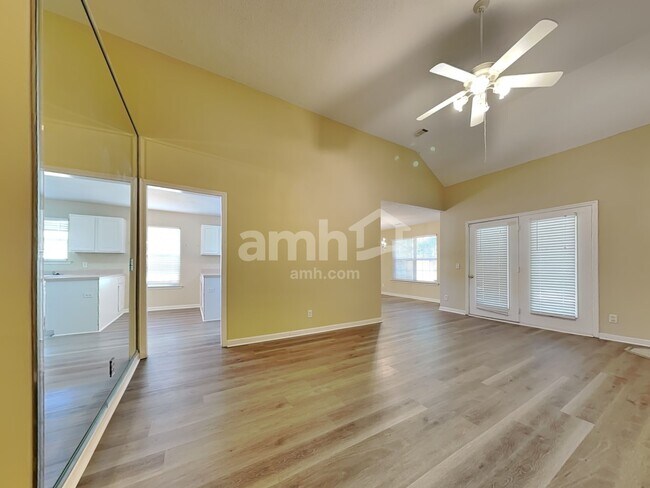 Building Photo - 263 Silver Brook Cir