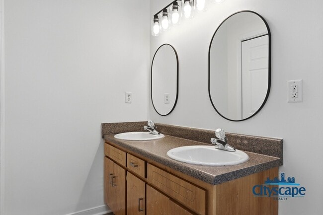 Building Photo - NEWLY RENOVATED 4 BEDROOM ASHBROOK HOME