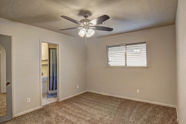 Building Photo - 1030 Monette Dr