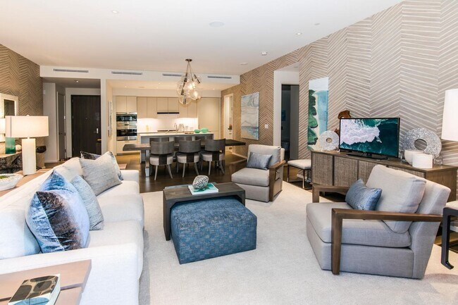 Building Photo - Park Lane Garden Suite