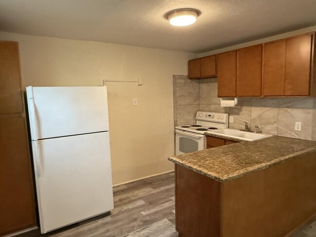 Building Photo - 2843 2nd Ave S