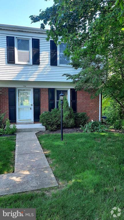 Building Photo - 744 Allenview Dr