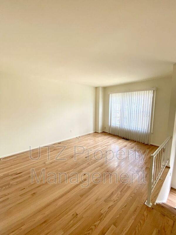 Building Photo - 722 Robinwood Dr