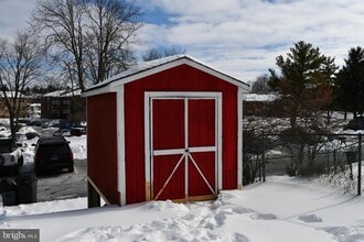 Building Photo - 46 Hillside Ct