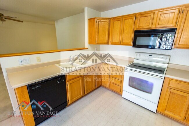 Building Photo - 10864 E Lindner Ave