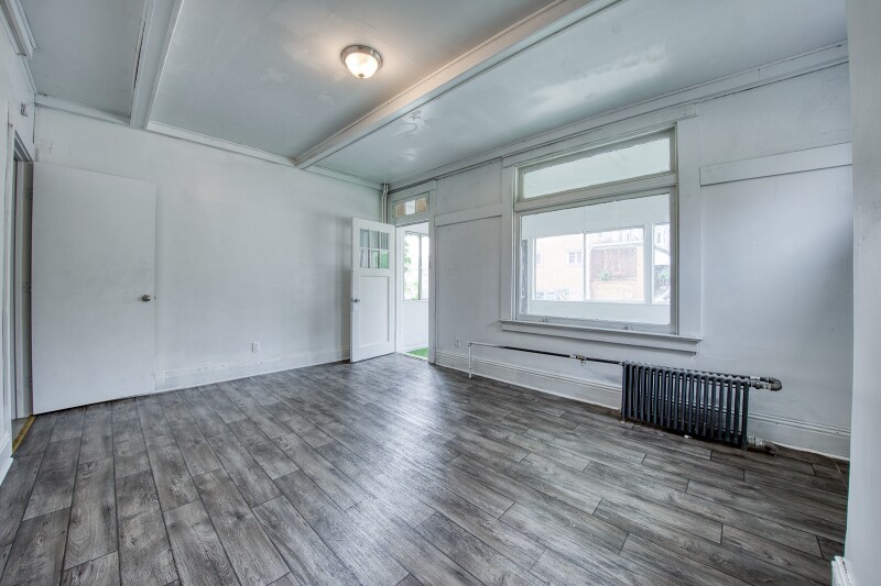 Building Photo - 625 Walnut St