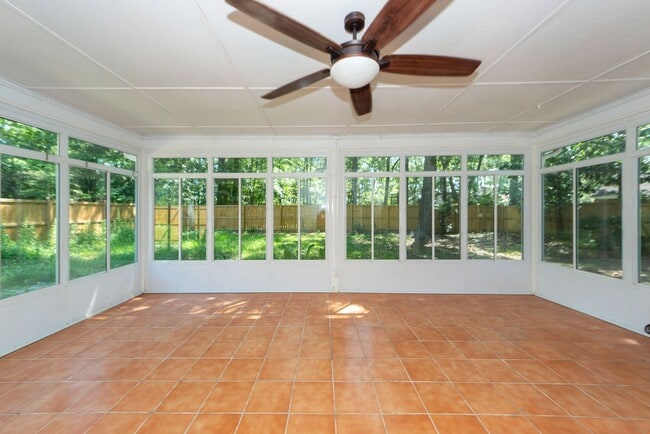 Building Photo - 3 Bedroom 2 Bath Home in Kings Grant - Sum...