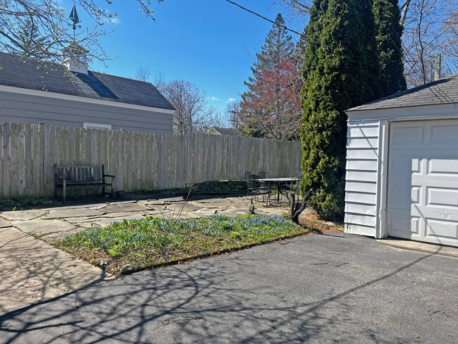 Building Photo - 4 S June Terrace