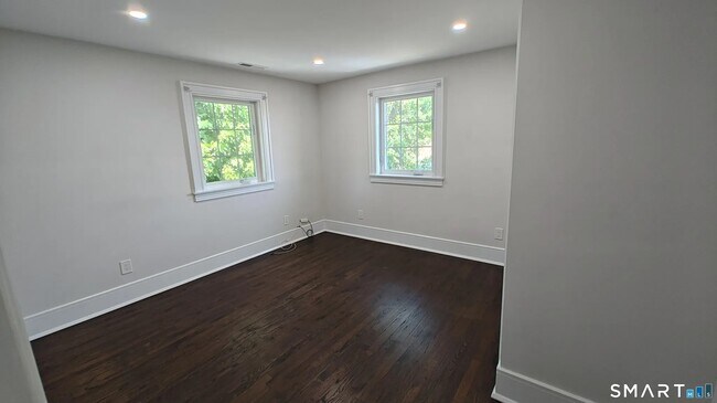 Building Photo - Poe Ct