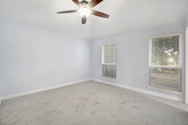 Building Photo - 14311 Kincheloe St