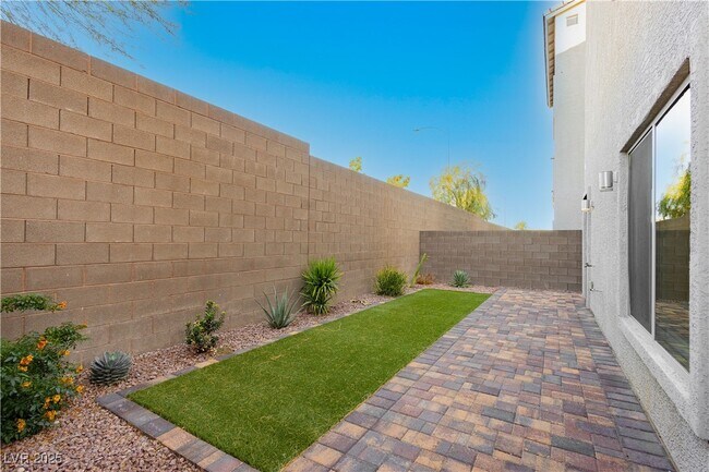 Building Photo - 7977 Mountain Lilac St