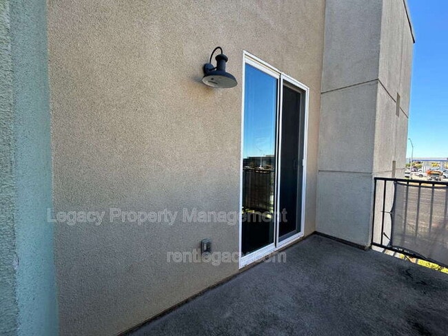 Building Photo - 3998 E Commerce Way