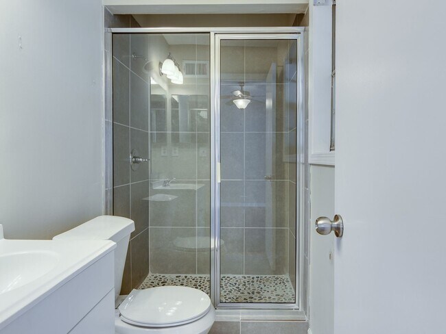 Building Photo - Perfectly renovated 3BR/2B available for rent!
