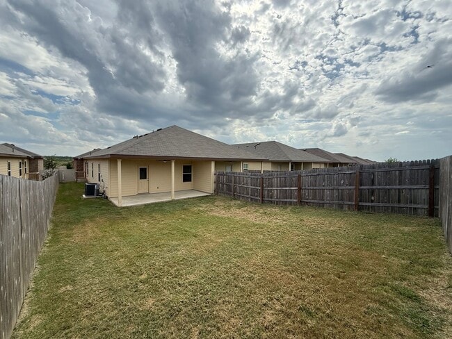Building Photo - 3bd 2ba in Prime Location