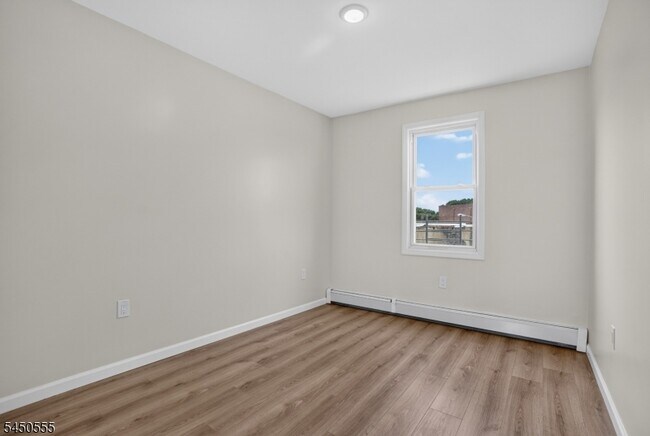 Building Photo - 518 Springfield Ave