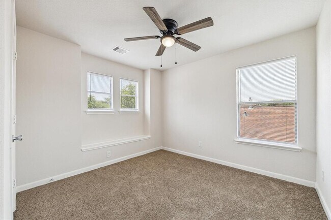 Building Photo - 431 Mantova Dr