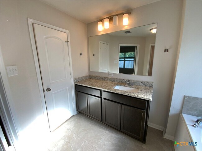 Building Photo - 3022 Dade Loop