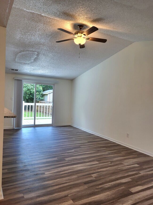 Building Photo - 3 bedroom home in Charlotte