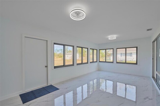 Building Photo - 2310 Laguna Dr