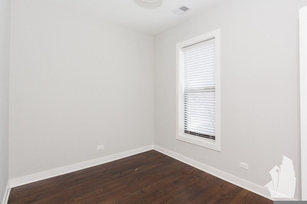 Building Photo - 1600 W Belle Plaine Ave
