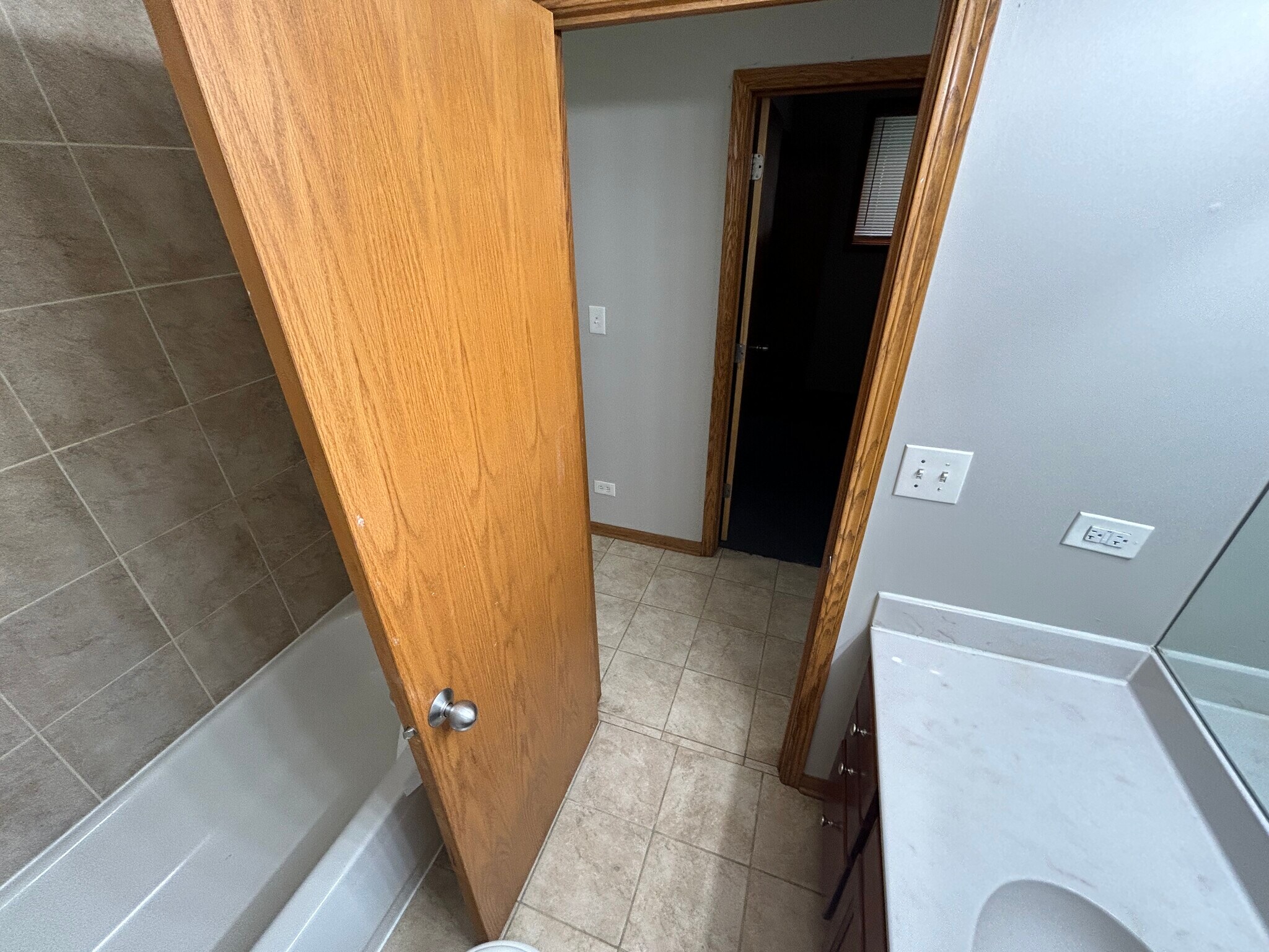 Building Photo - 5642 S Prairie Ave