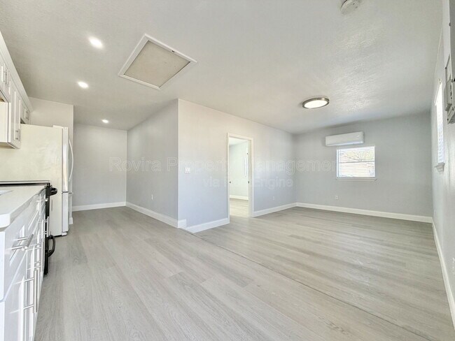 Building Photo - 813 Suwannee Dr