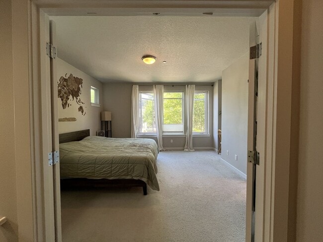 Building Photo - Spacious 2,511 Sq Ft Wilsonville Townhome with Vaulted Loft, Modern Kitchen & Attached Two-Car Ga...