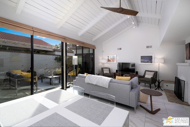 Building Photo - 4545 E 7 Lakes Dr