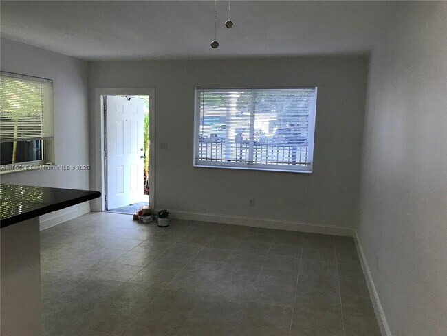 Building Photo - 757 NE 127th St