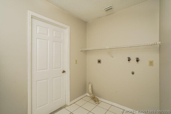 Building Photo - 6514 Flora Way