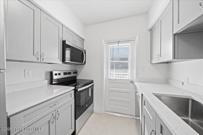 Building Photo - 154 Crescent Beach Dr