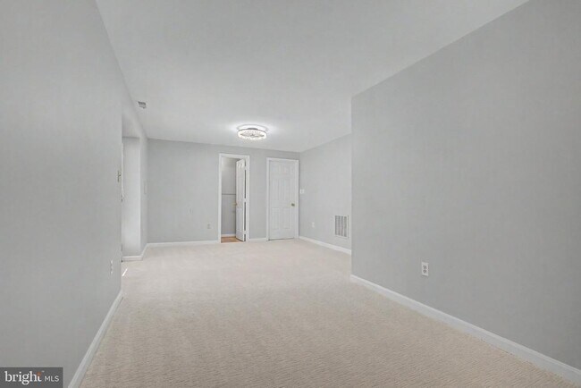 Building Photo - 2615 Point Lookout Cove