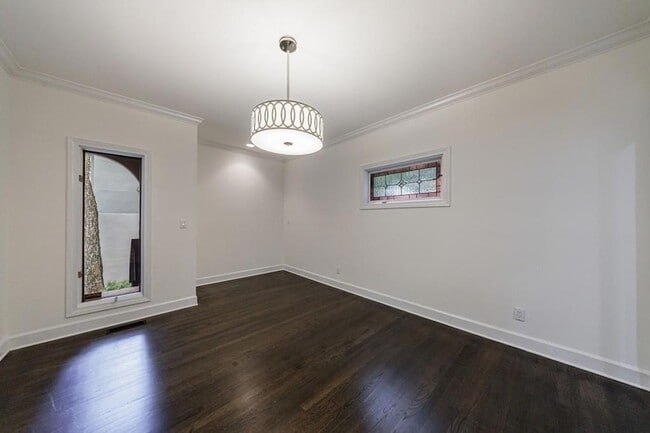 Building Photo - 3491 Roswell Rd NE