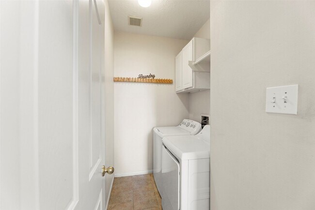 Building Photo - 44 Parkway Pl