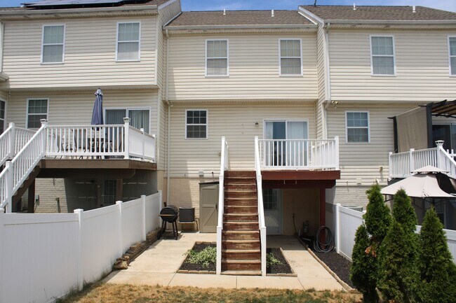 Building Photo - 1236 Ledge Dr