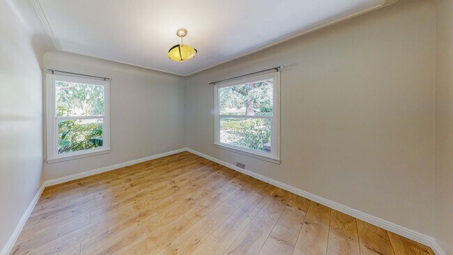 Building Photo - *** Gorgeous 4 bed 3 bath Single Family Ho...