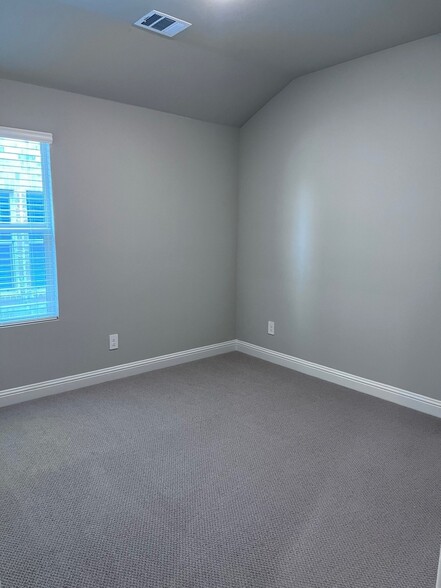 Building Photo - 601 Huntley Dr