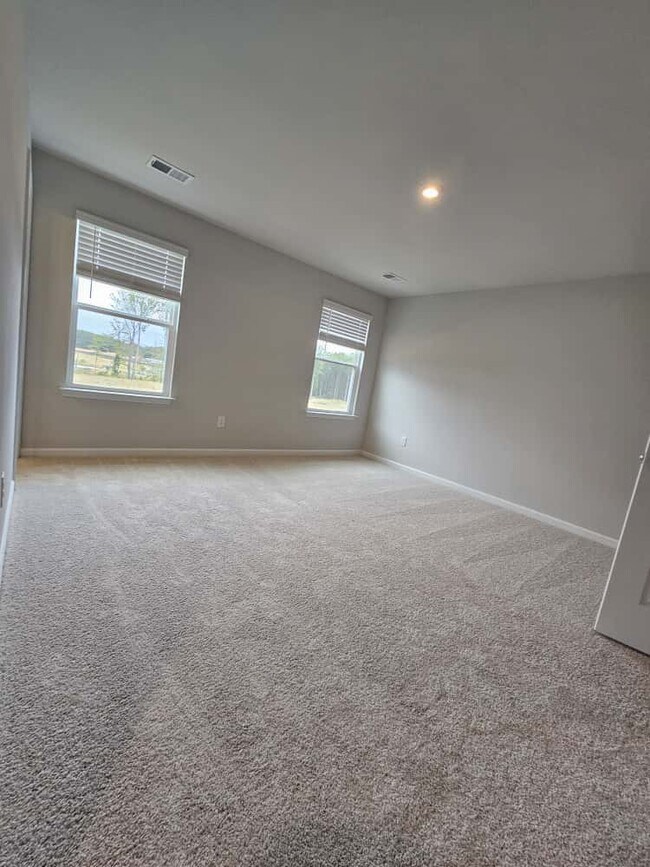 Building Photo - 136 Randwick Ln