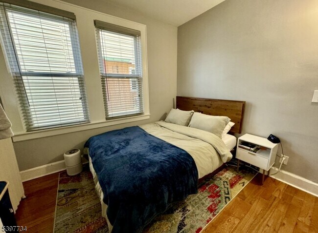 Building Photo - 10 Willowdale Ave