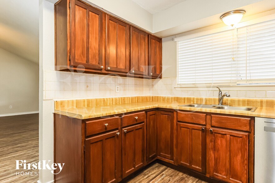 Building Photo - 20327 Bridgedale Ln