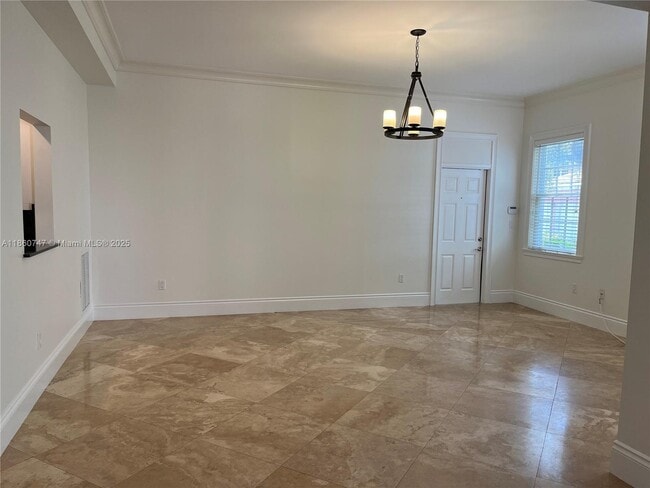 Building Photo - 570 Loretto Ave